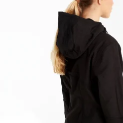 Regenjas Rain07 Zwart Ilse Jacobsen -Ilse Jacobsen RAIN07 001 F 10 b1a15431 906f 4cb1 97c2 8cd09ddcacac 1024x1024