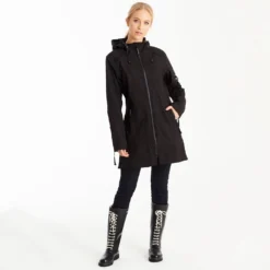 Regenjas Rain07 Zwart Ilse Jacobsen -Ilse Jacobsen RAIN07 001 F 1a 4428905b 0c75 4528 b28f ac828916df60 1024x1024