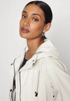 ILSE JACOBSEN Raincoat - Regenjas - Milk Creme -Ilse Jacobsen e1050ed66a5643ccb2780c536549a8f7